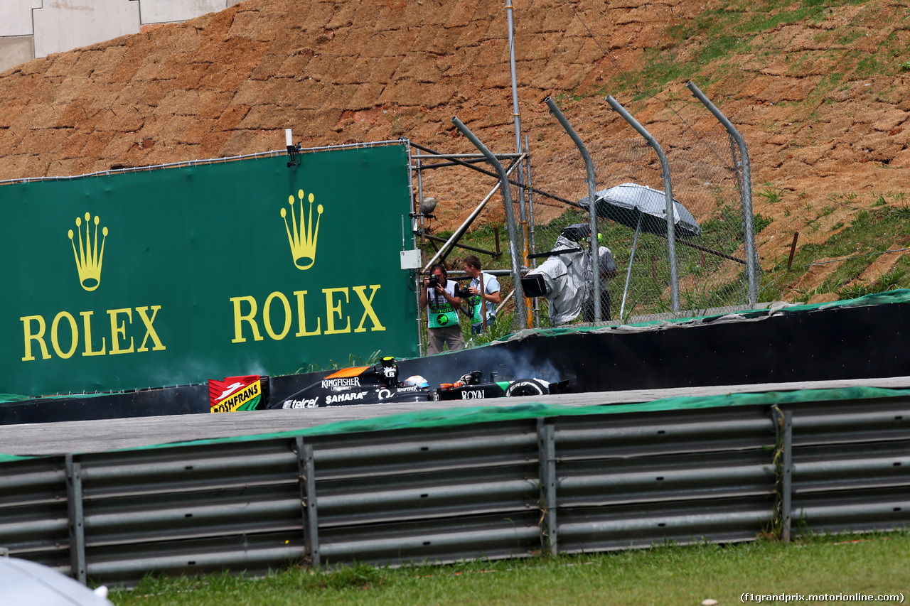 GP BRASILE, 07.11.2014 - Prove Libere 1, Crash, Daniel Juncadella (ESP) Sahara Force India F1 VJM07 Test e Reserve Driver