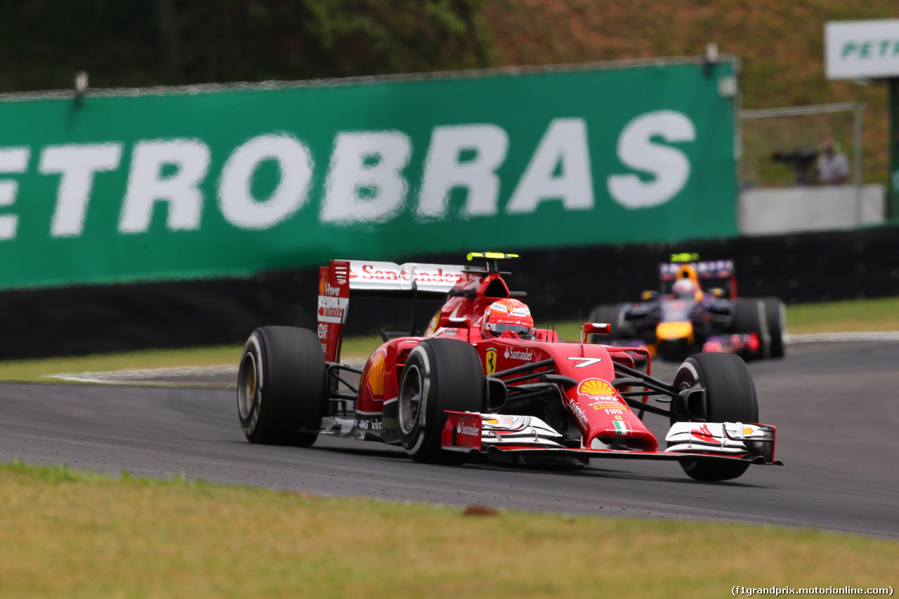 GP BRASILE, 07.11.2014 - Prove Libere 1, Kimi Raikkonen (FIN) Ferrari F14-T davanti a dDaniel Ricciardo (AUS) Red Bull Racing RB10