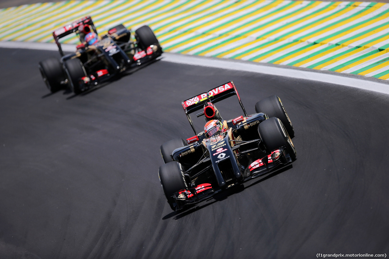 GP BRASILE, 07.11.2014 - Prove Libere 2, Pastor Maldonado (VEN) Lotus F1 Team E22 davanti a Romain Grosjean (FRA) Lotus F1 Team E22