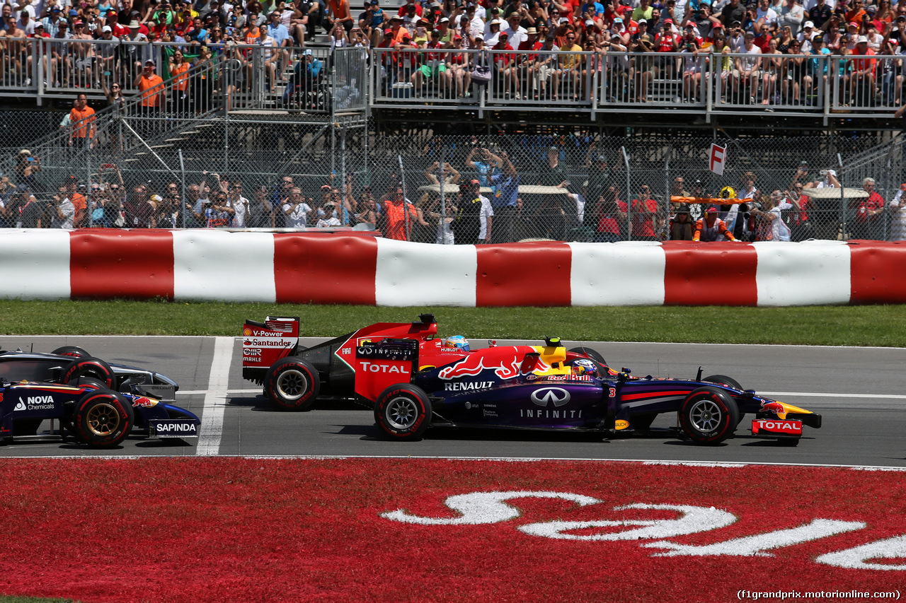 GP CANADA, 08.06.2014- Gara, Start of the race, Daniel Ricciardo (AUS) Red Bull Racing RB10 e Fernando Alonso (ESP) Ferrari F14-T