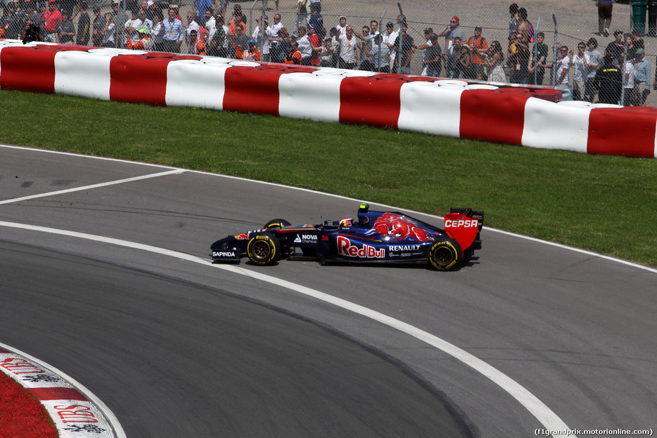 GP CANADA, 08.06.2014- Gara, Daniil Kvyat (RUS) Scuderia Toro Rosso STR9 spins