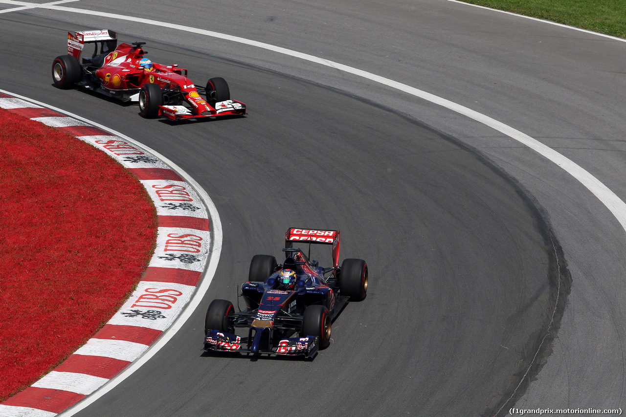 GP CANADA, 08.06.2014- Gara, Jean-Eric Vergne (FRA) Scuderia Toro Rosso STR9 davanti a Fernando Alonso (ESP) Ferrari F14-T