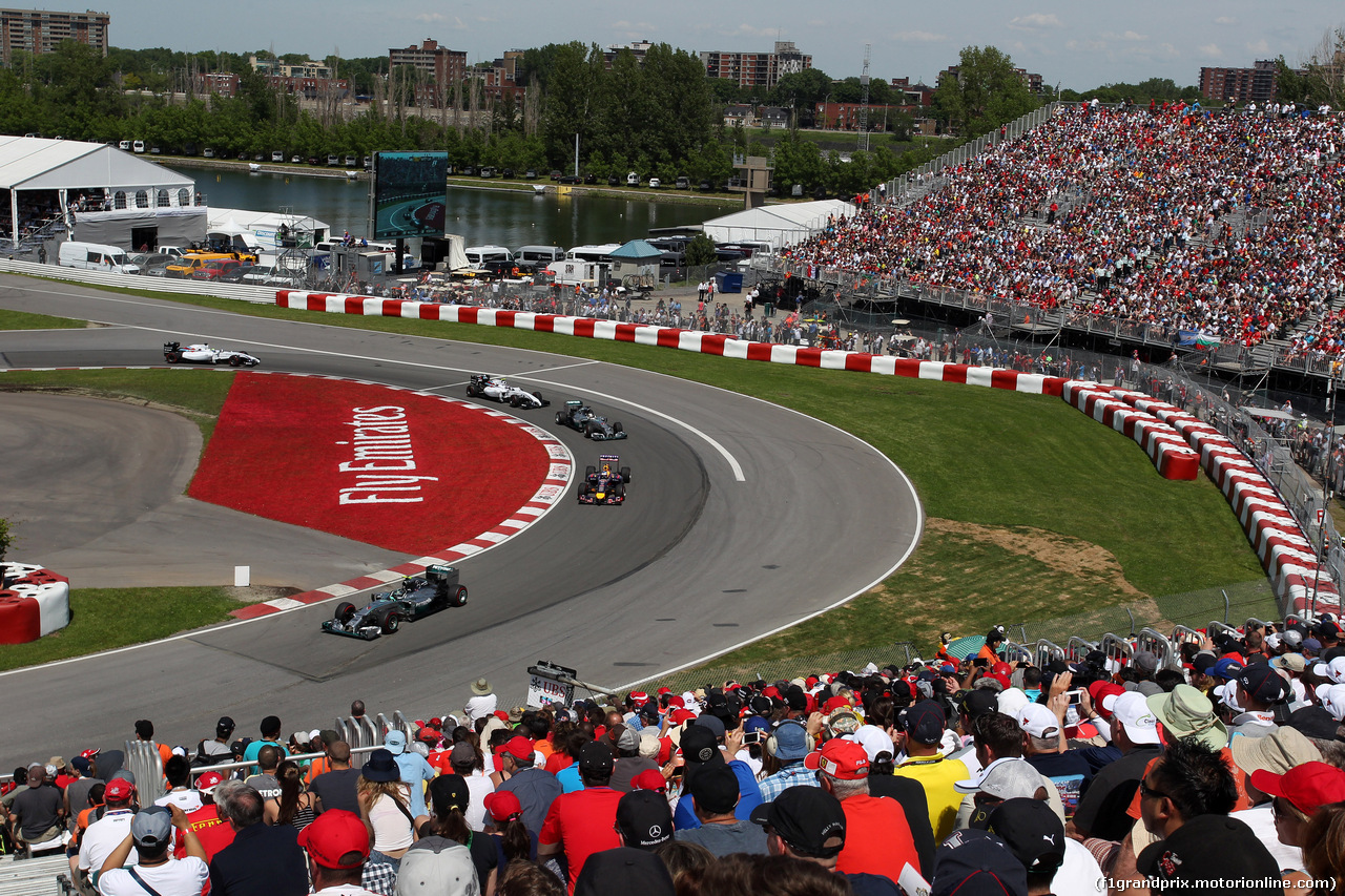 GP CANADA, 08.06.2014- Gara, Nico Rosberg (GER) Mercedes AMG F1 W05 davanti a Sebastian Vettel (GER) Red Bull Racing RB10