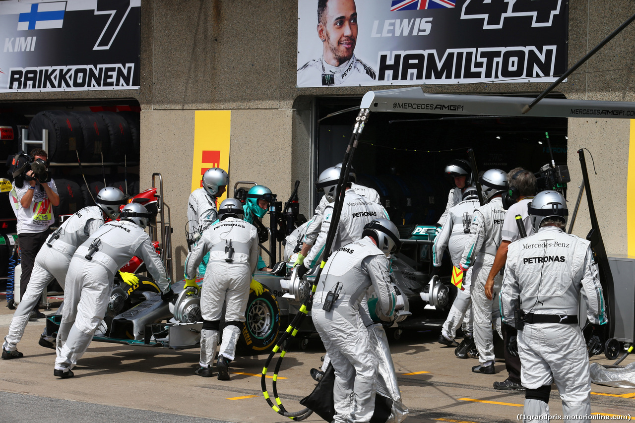 GP CANADA, 08.06.2014- Gara, Lewis Hamilton (GBR) Mercedes AMG F1 W05 retires from the race