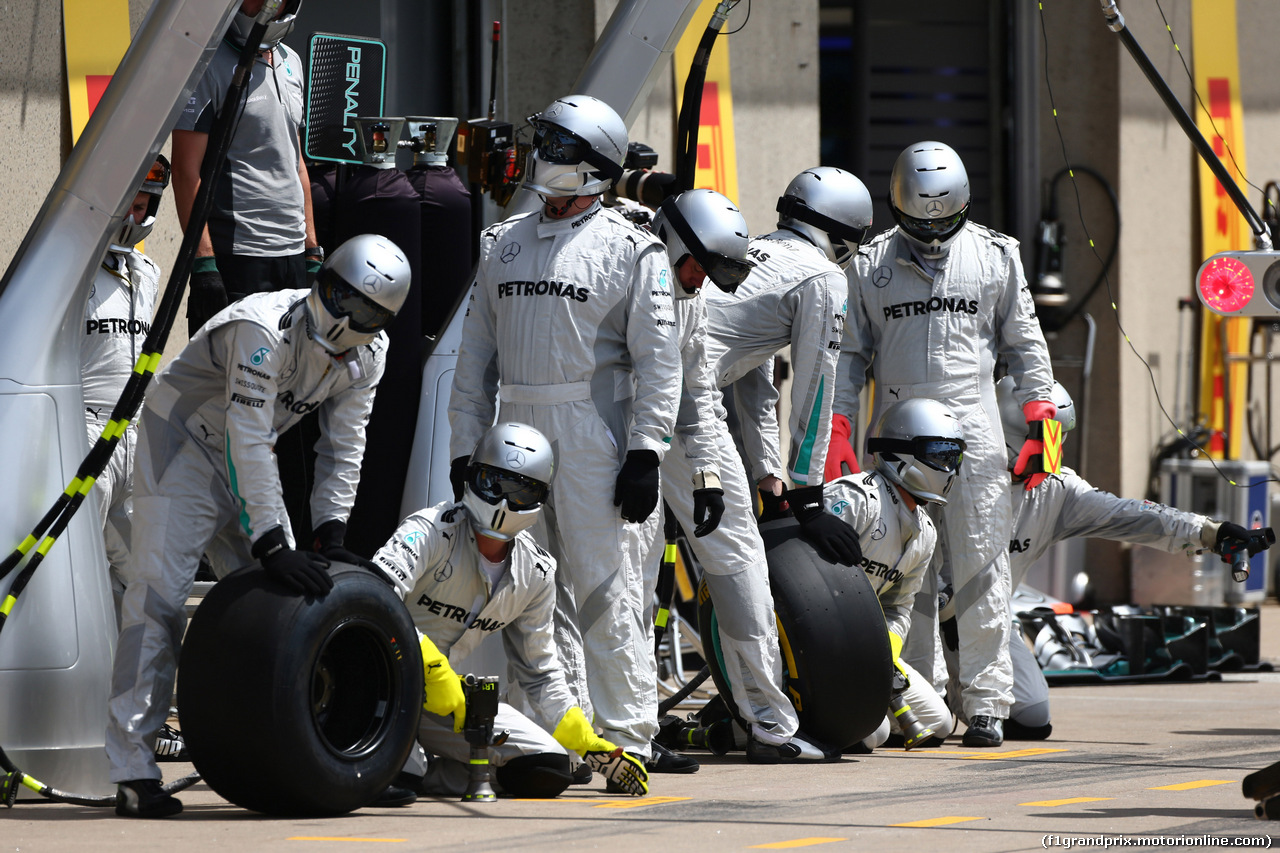 GP CANADA, 08.06.2014- Gara, Pit stop, Mechanics Mercedes