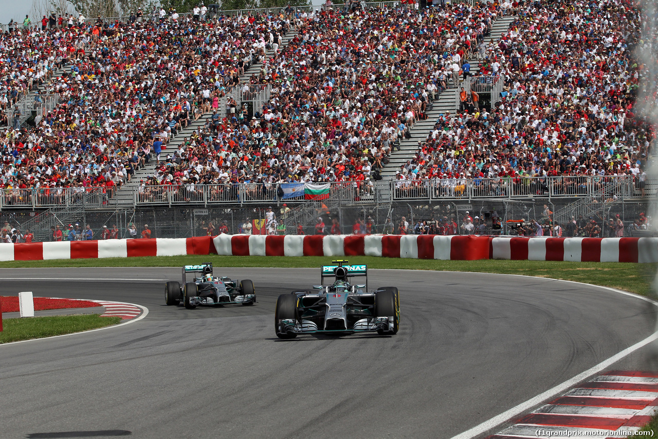 GP CANADA, 08.06.2014- Gara, Nico Rosberg (GER) Mercedes AMG F1 W05 davanti a Lewis Hamilton (GBR) Mercedes AMG F1 W05