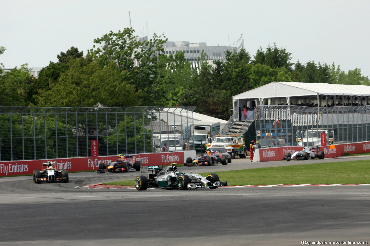GP CANADA, 08.06.2014- Gara, Nico Rosberg (GER) Mercedes AMG F1 W05 davanti a Sergio Perez (MEX) Sahara Force India F1 VJM07
