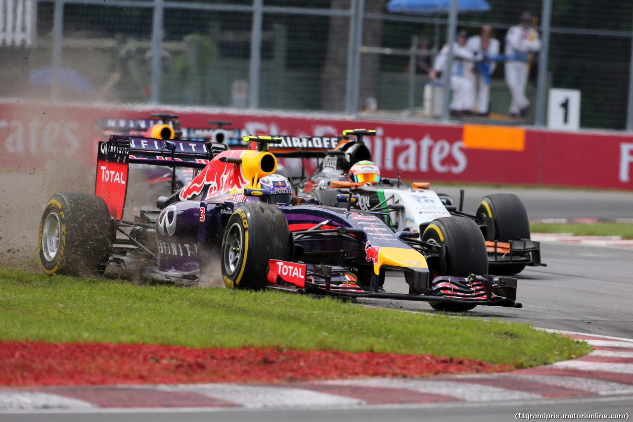 GP CANADA, 08.06.2014- Gara, Daniel Ricciardo (AUS) Red Bull Racing RB10 overtakes Sergio Perez (MEX) Sahara Force India F1 VJM07