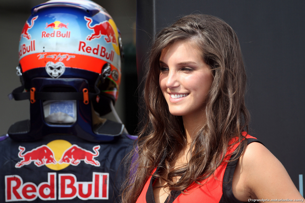 GP CANADA, 08.06.2014- Gara, Daniel Ricciardo (AUS) Red Bull Racing RB10 vincitore e griglia Ragazza