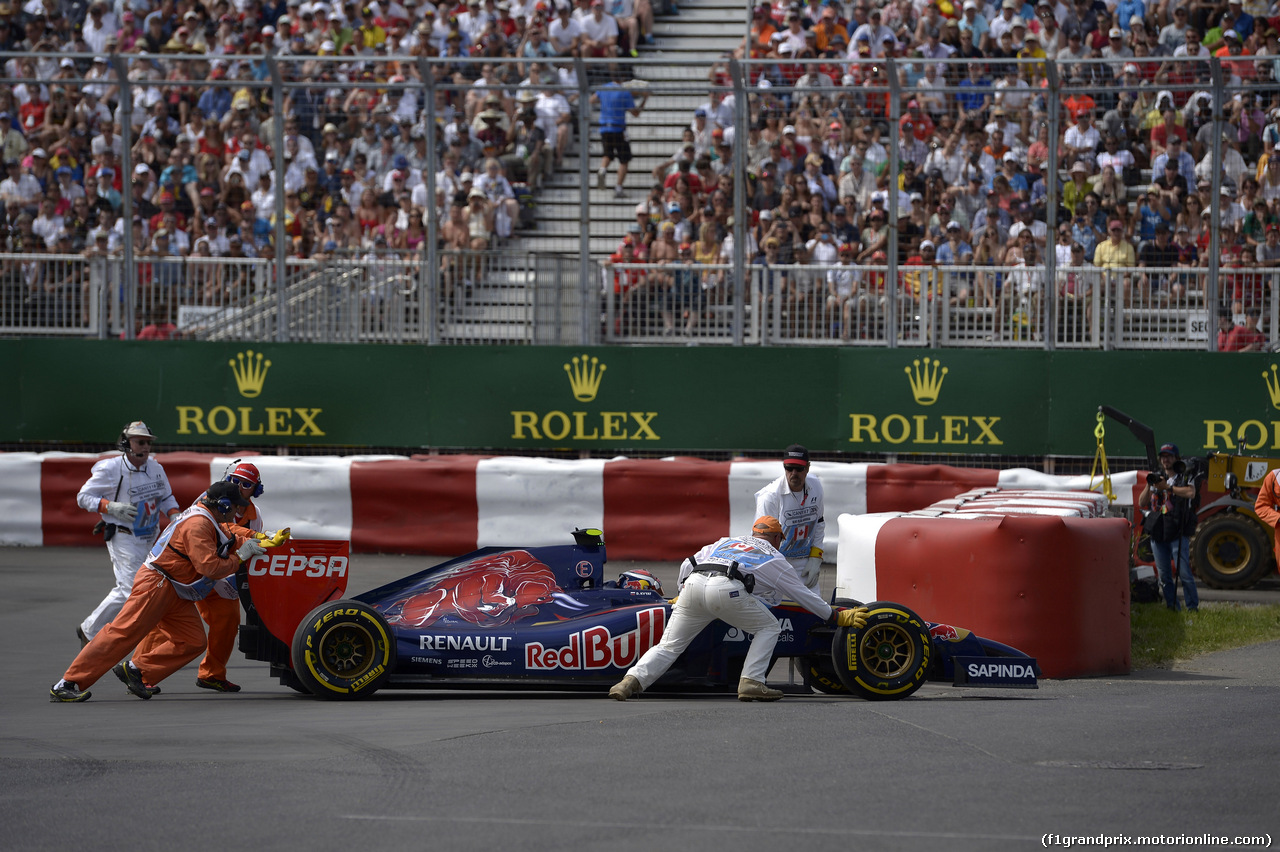 GP CANADA, 08.06.2014- Gara, Daniil Kvyat (RUS) Scuderia Toro Rosso STR9 retires from the race