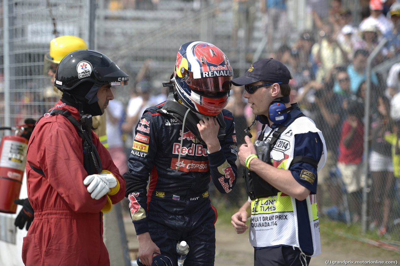 GP CANADA, 08.06.2014- Gara, Daniil Kvyat (RUS) Scuderia Toro Rosso STR9 retires from the race