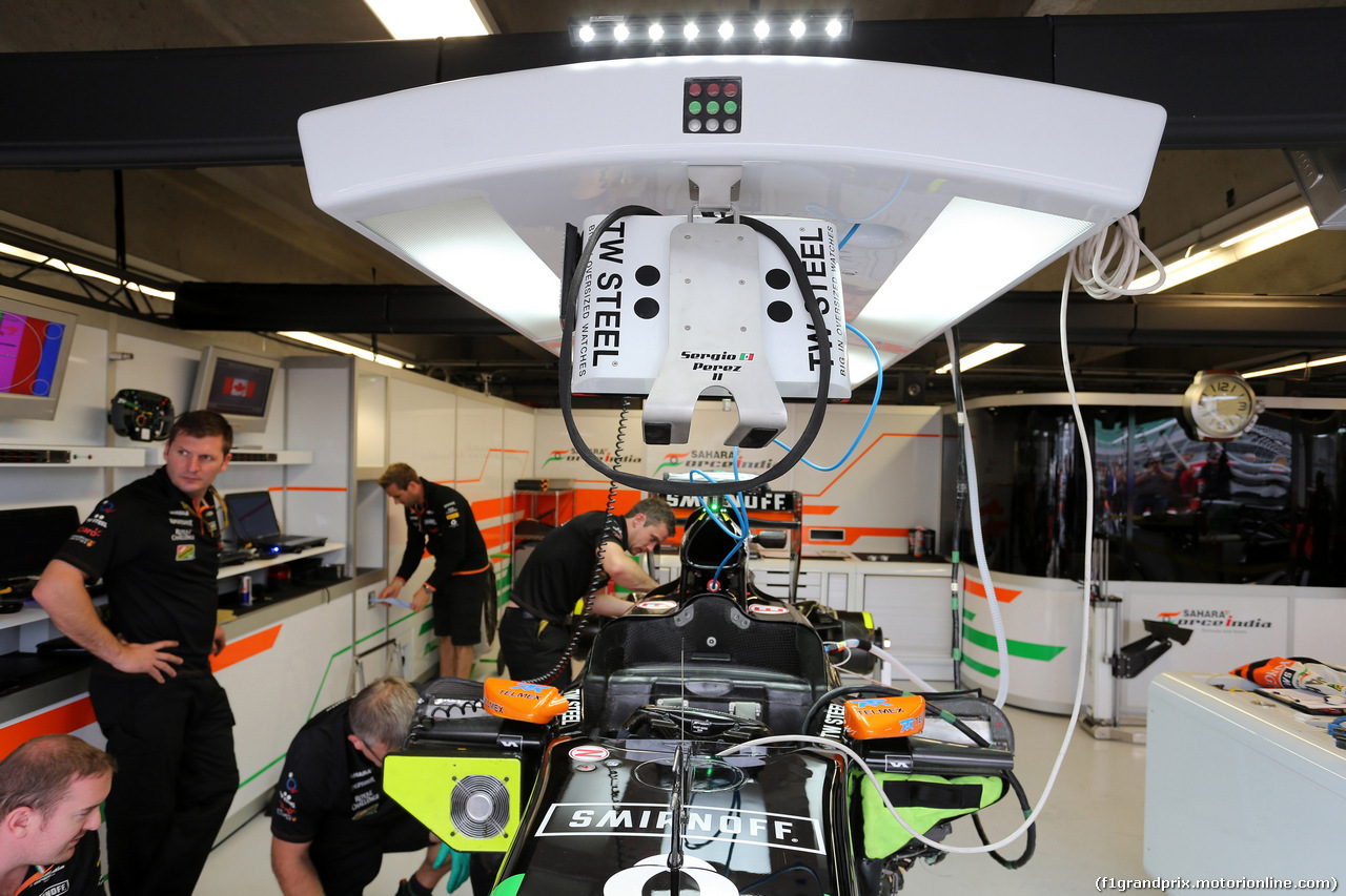 GP CANADA, 05.06.2014- Conferenza Stampa, Mechanics Force India work on the car of Sergio Perez (MEX) Sahara Force India F1 VJM07