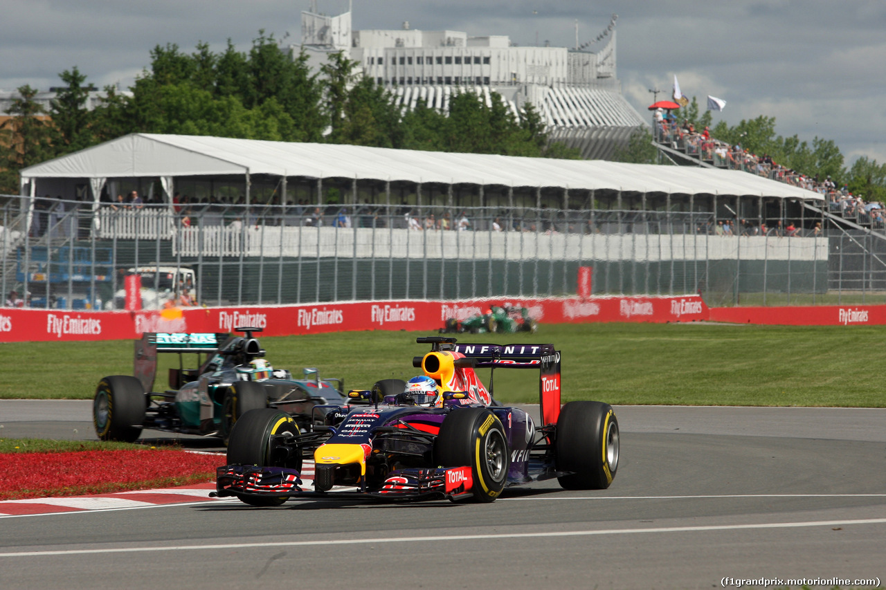 GP CANADA, 06.06.2014- Prove Libere 1, Sebastian Vettel (GER) Red Bull Racing RB10 davanti a Lewis Hamilton (GBR) Mercedes AMG F1 W05