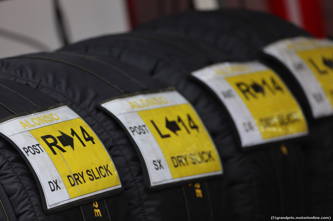 GP CINA, 20.04.2014- Tires