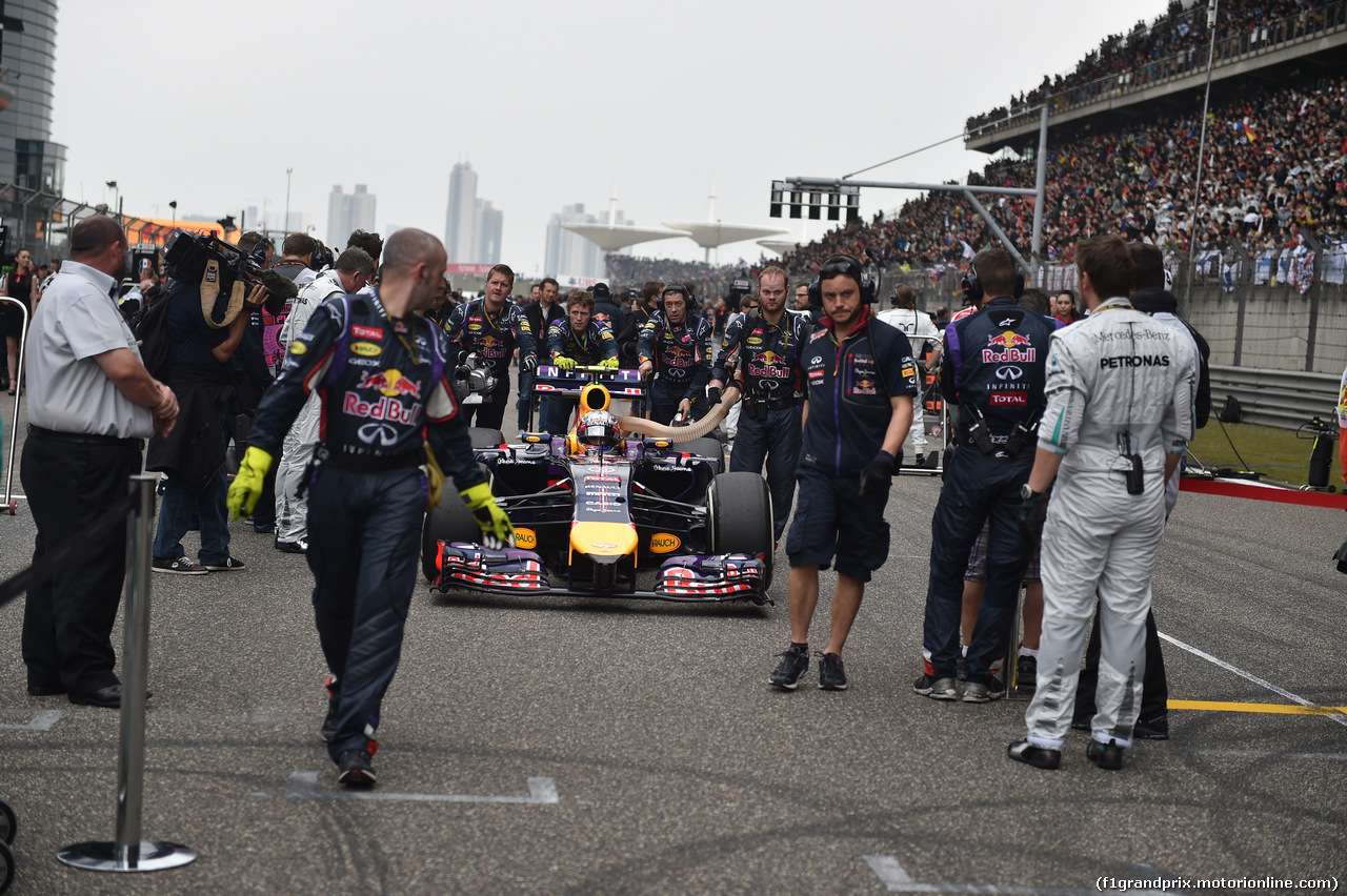 GP CINA, 20.04.2014- Gara, Daniel Ricciardo (AUS) Infiniti Red Bull Racing RB10