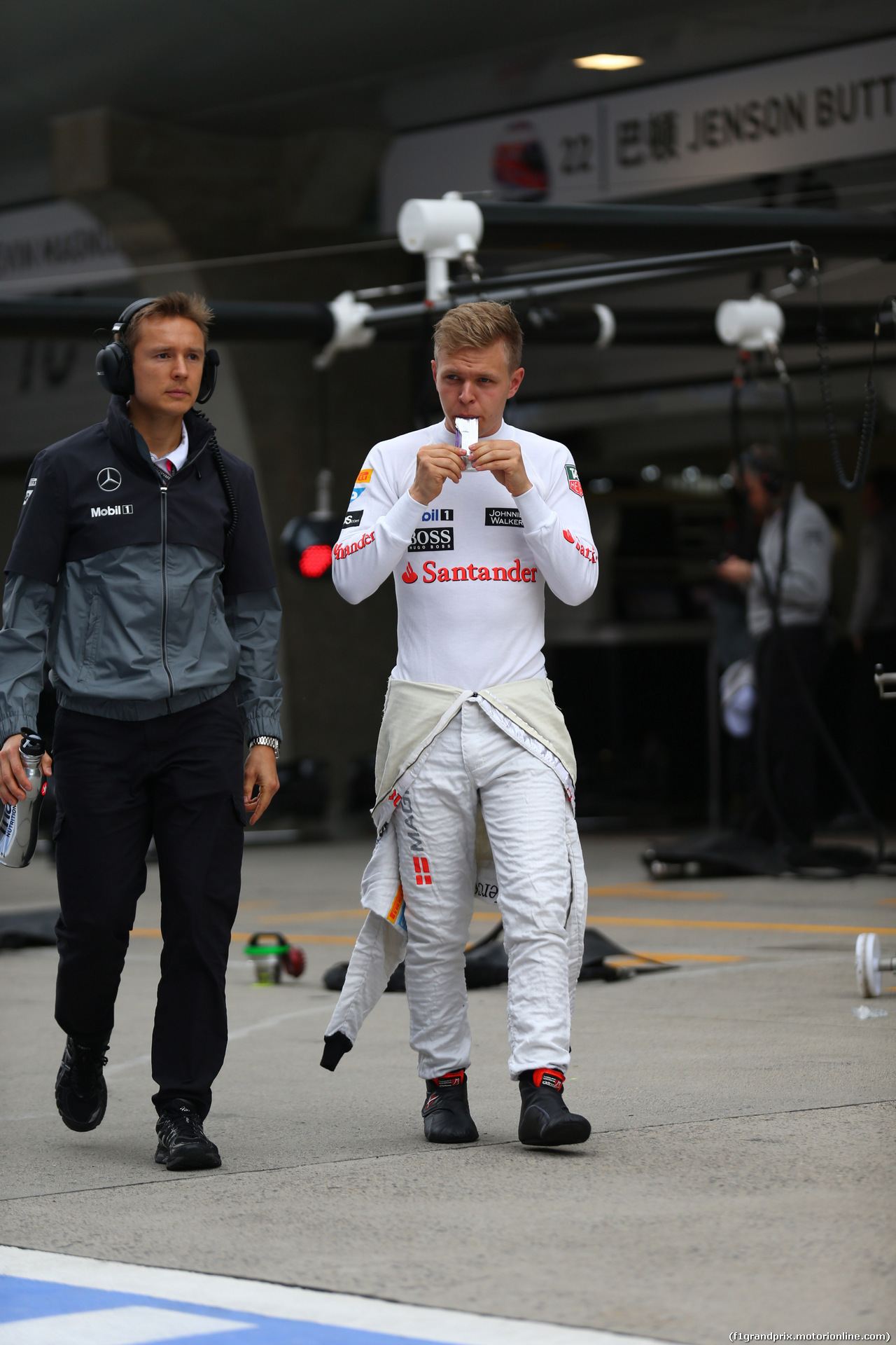 GP CINA, 20.04.2014- Gara, Kevin Magnussen (DEN) McLaren Mercedes MP4-29