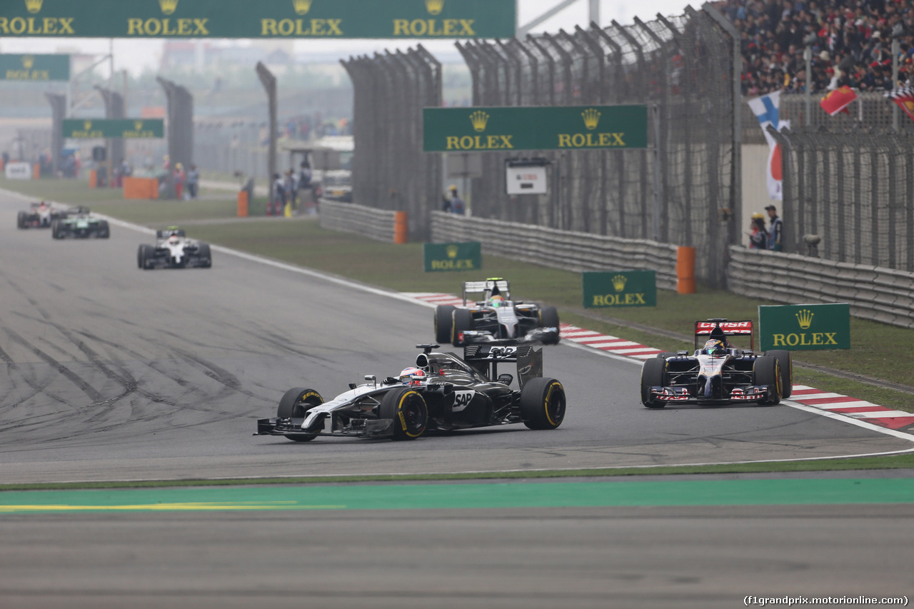 GP CINA, 20.04.2014- Gara, Jenson Button (GBR) McLaren Mercedes MP4-29