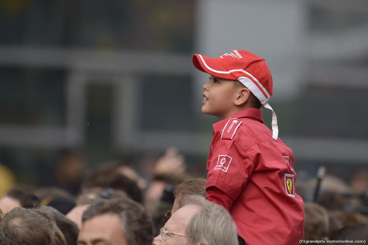 GP CINA, 20.04.2014- Young Ferrari Fan