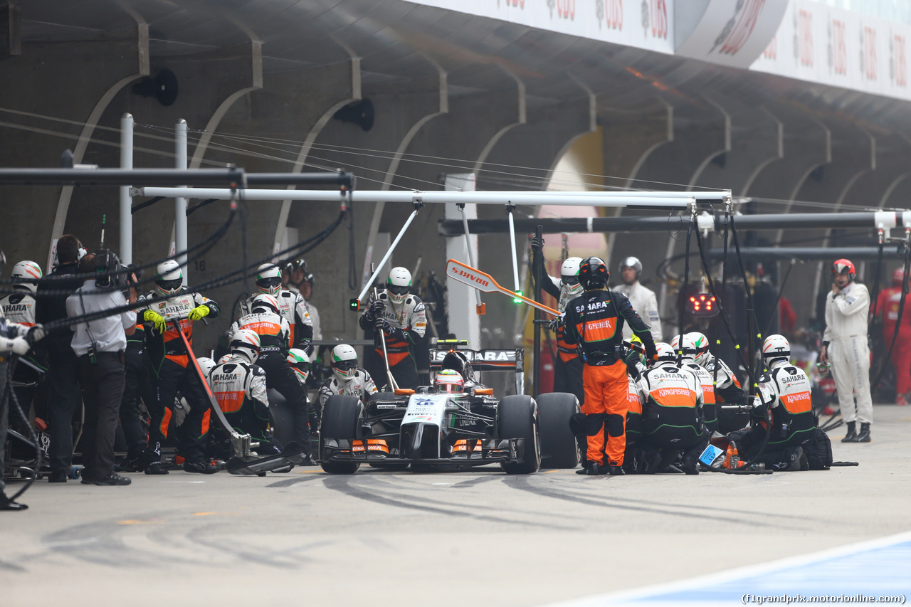 GP CINA, 20.04.2014- Gara, Sergio Perez (MEX) Sahara Force India F1 Team VJM07 during pit stop