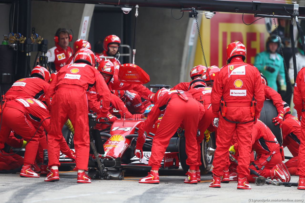 GP CINA, 20.04.2014- Gara, Fernando Alonso (ESP) Ferrari F14T during pit stop