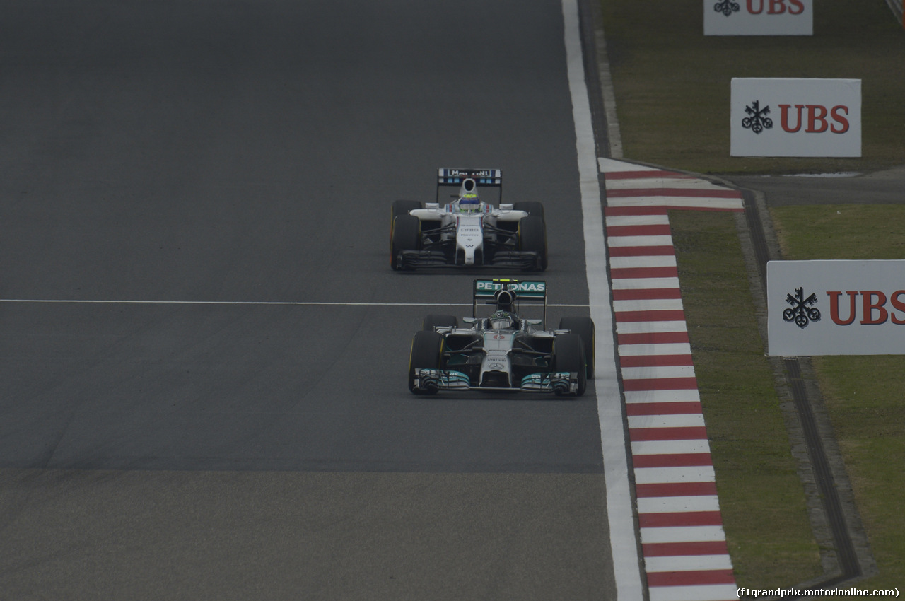 GP CINA, 20.04.2014- Gara, Nico Rosberg (GER) Mercedes AMG F1 W05 e Felipe Massa (BRA) Williams F1 Team FW36