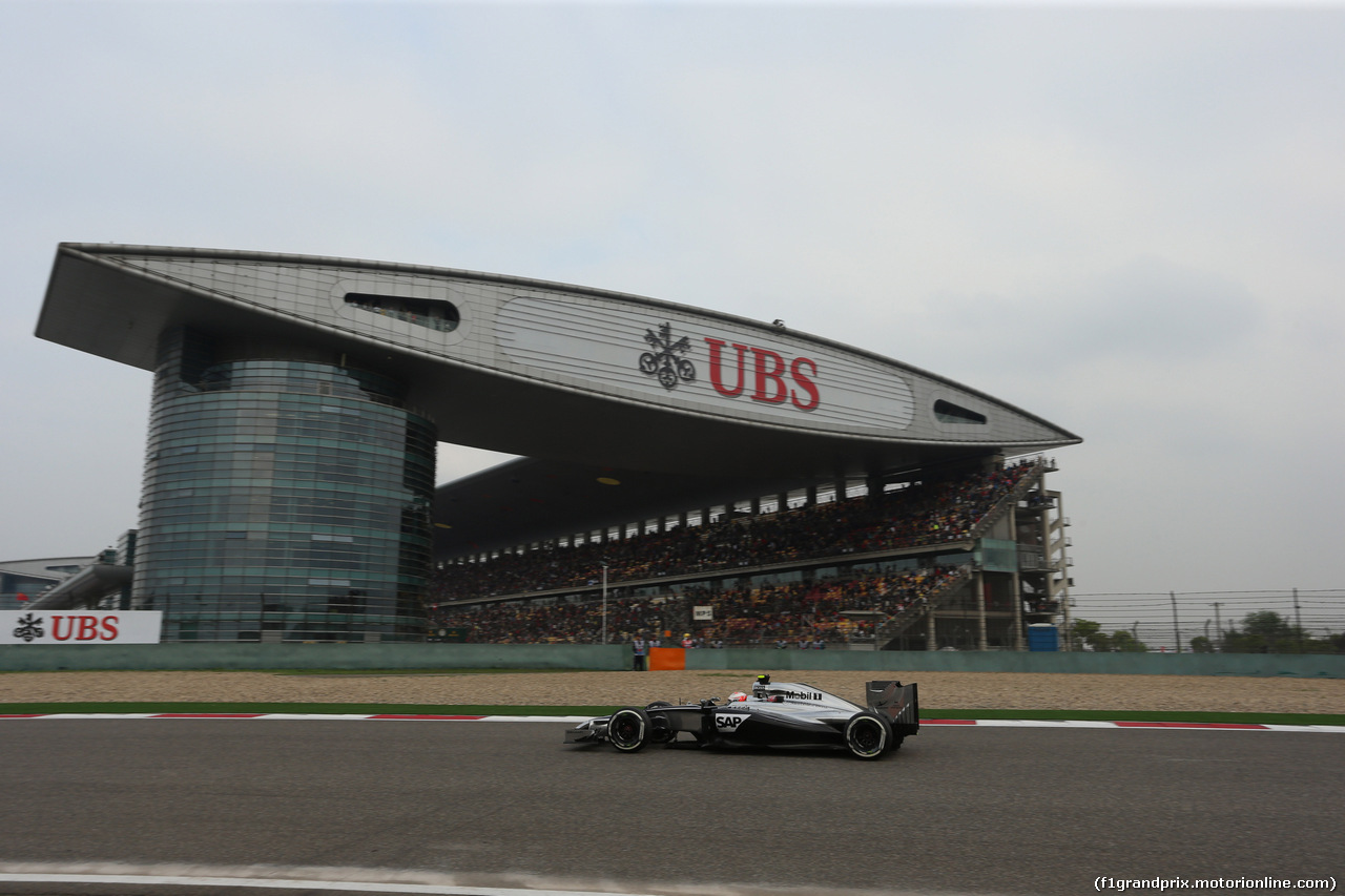GP CINA, 20.04.2014- Gara, Kevin Magnussen (DEN) McLaren Mercedes MP4-29