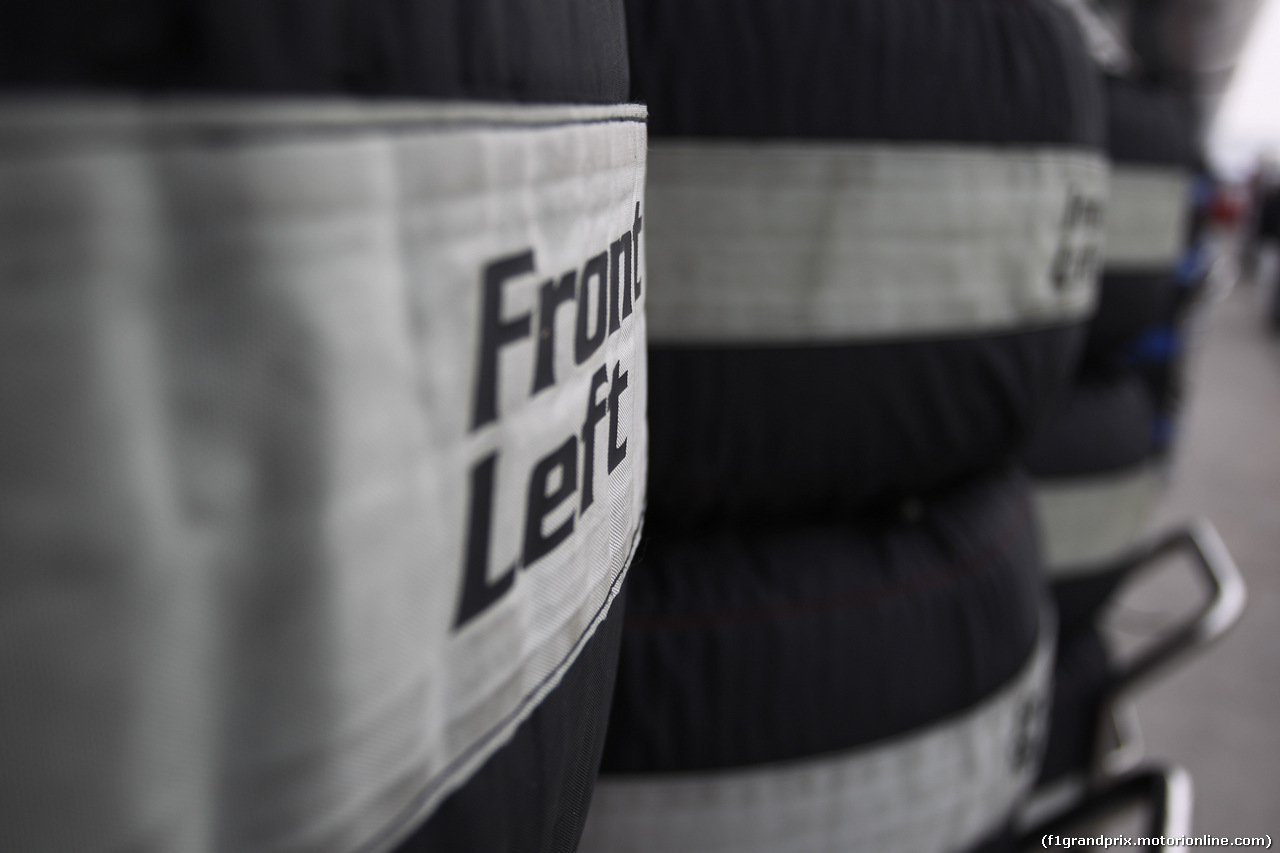 GP CINA, 17.04.2014- Tires