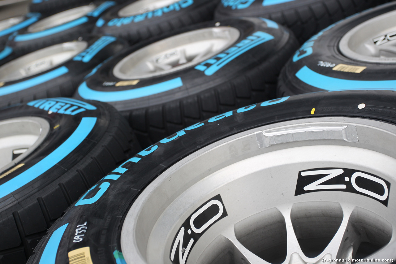 GP CINA, 17.04.2014- Tires