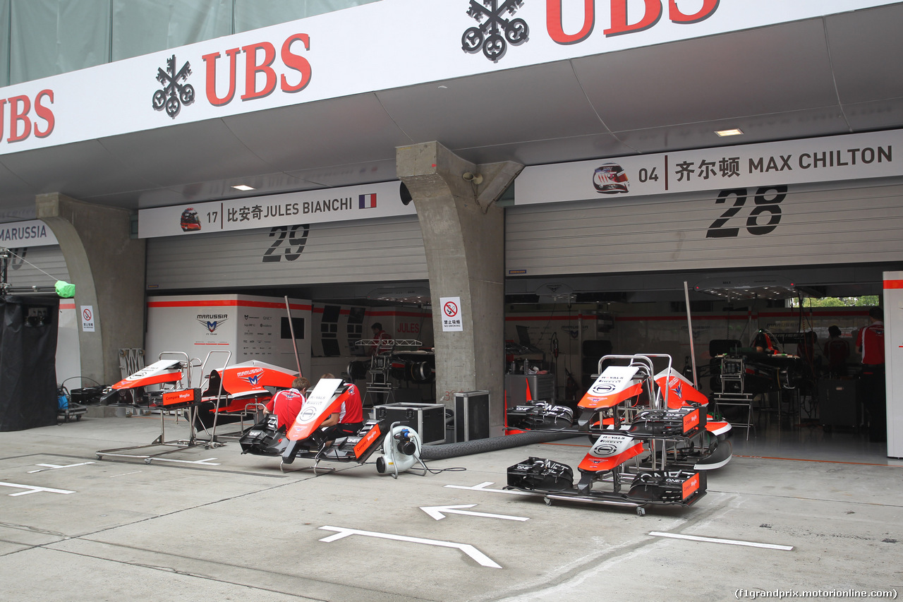 GP CINA, 17.04.2014- Marussia garage