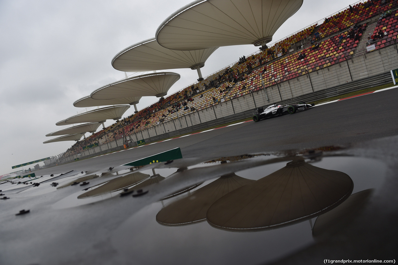 GP CINA, 19.04.2014- Prove Libere 3, Jenson Button (GBR) McLaren Mercedes MP4-29