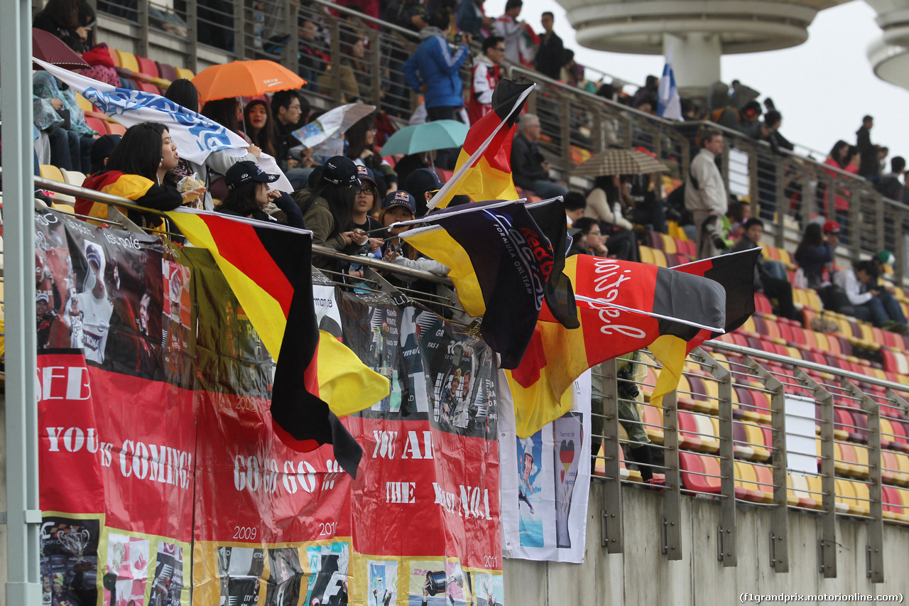 GP CINA, 19.04.2014- Prove Libere 3, Fans