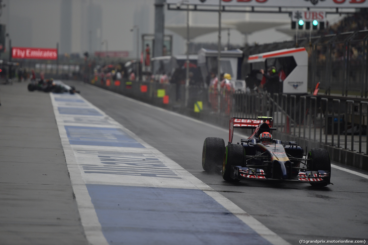 GP CINA, 19.04.2014- Qualifiche, Daniil Kvyat (RUS) Scuderia Toro Rosso STR9