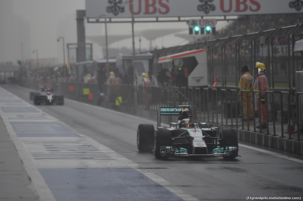 GP CINA, 19.04.2014- Qualifiche, Lewis Hamilton (GBR) Mercedes AMG F1 W05