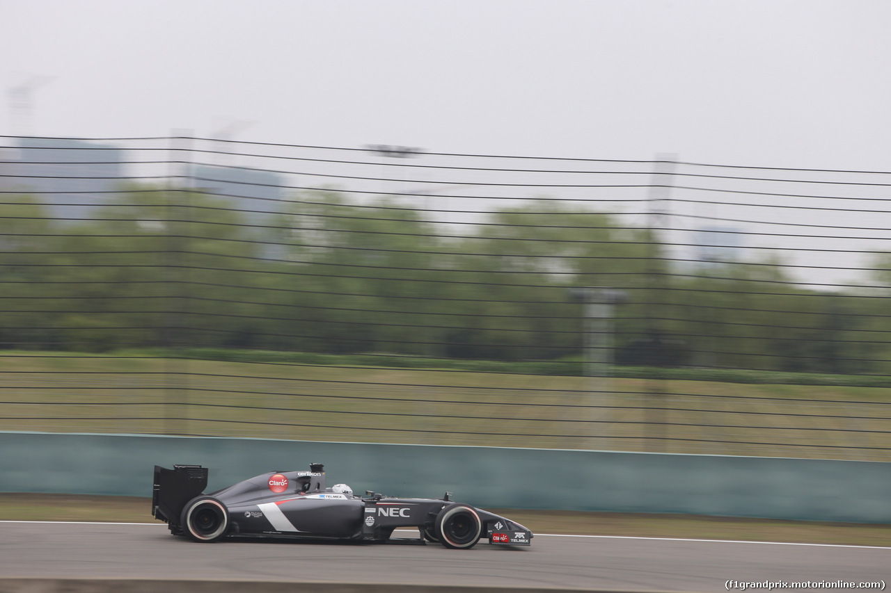GP CINA, 18.04.2014- Prove Libere 1, Esteban Gutierrez (MEX) Sauber F1 Team C33