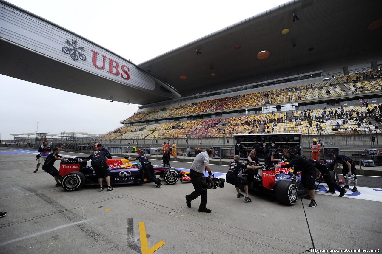 GP CINA, 18.04.2014- Prove Libere 1, Daniel Ricciardo (AUS) Infiniti Red Bull Racing RB10