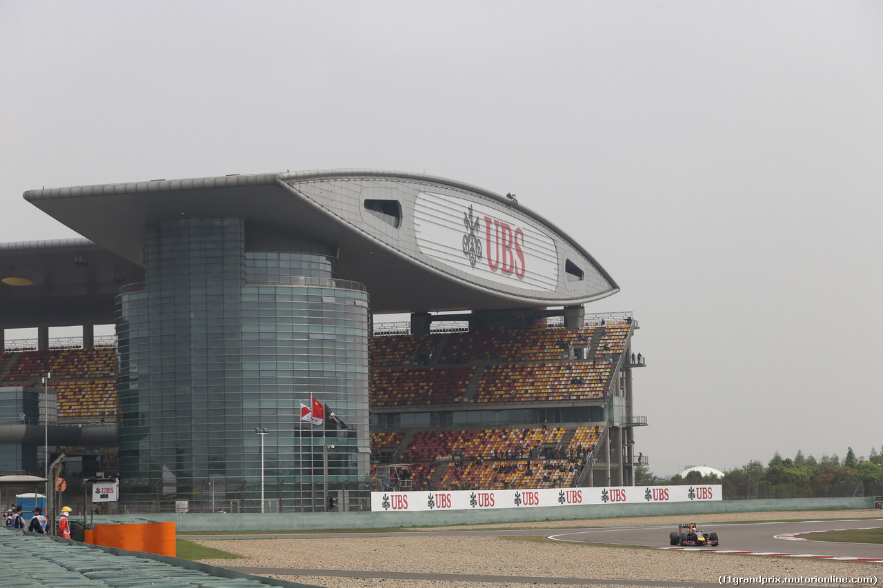GP CINA, 18.04.2014- Prove Libere 2, Daniel Ricciardo (AUS) Infiniti Red Bull Racing RB10