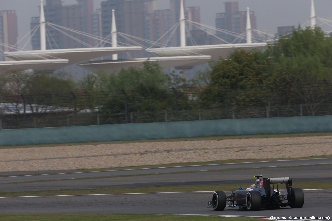 GP CINA, 18.04.2014- Prove Libere 2, Esteban Gutierrez (MEX) Sauber F1 Team C33
