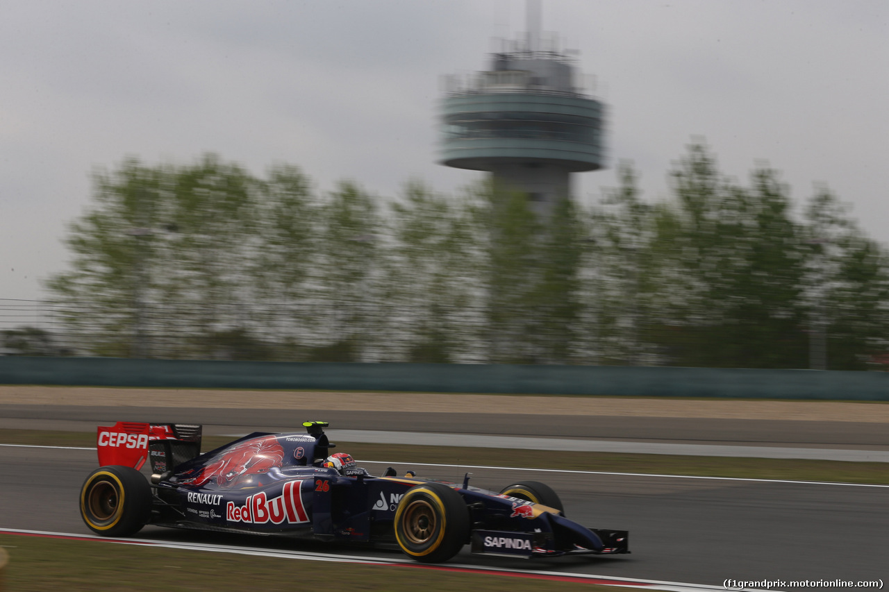 GP CINA, 18.04.2014- Prove Libere 2, Daniil Kvyat (RUS) Scuderia Toro Rosso STR9