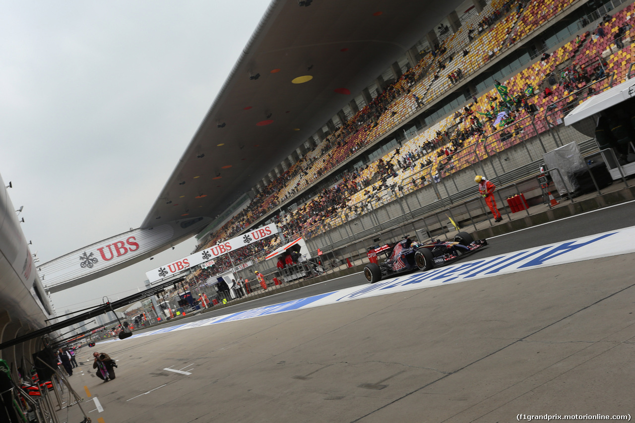 GP CINA, 18.04.2014- Prove Libere 2, Jean-Eric Vergne (FRA) Scuderia Toro Rosso STR9
