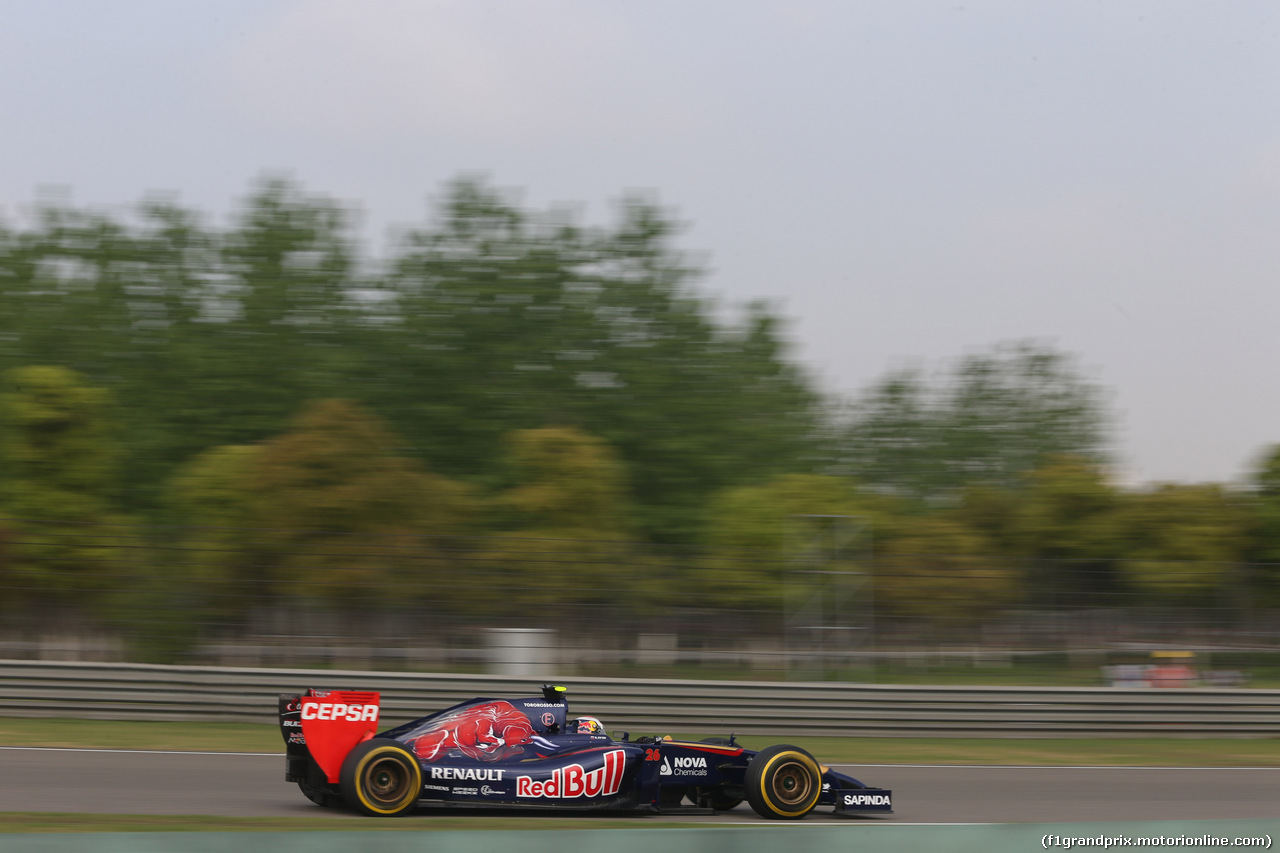 GP CINA, 18.04.2014- Prove Libere 2, Daniil Kvyat (RUS) Scuderia Toro Rosso STR9