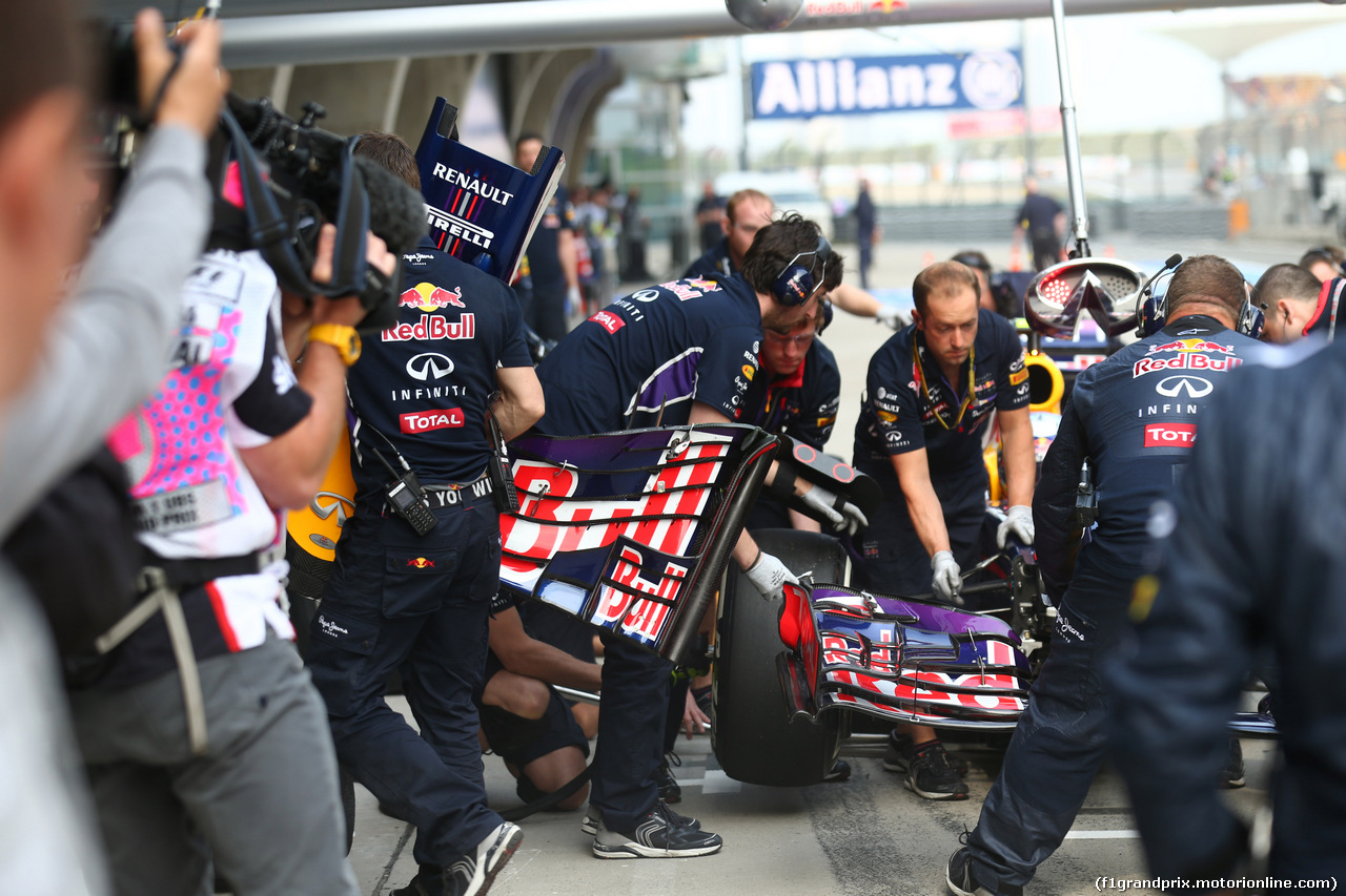 GP CINA, 18.04.2014- Prove Libere 2, Sebastian Vettel (GER) Infiniti Red Bull Racing RB10