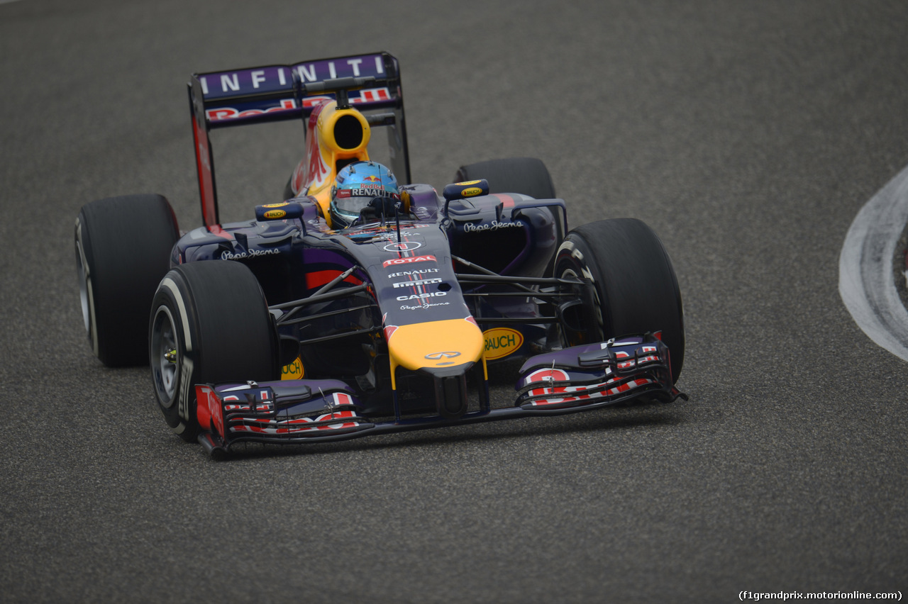 GP CINA, 18.04.2014- Prove Libere 2, Sebastian Vettel (GER) Infiniti Red Bull Racing RB10