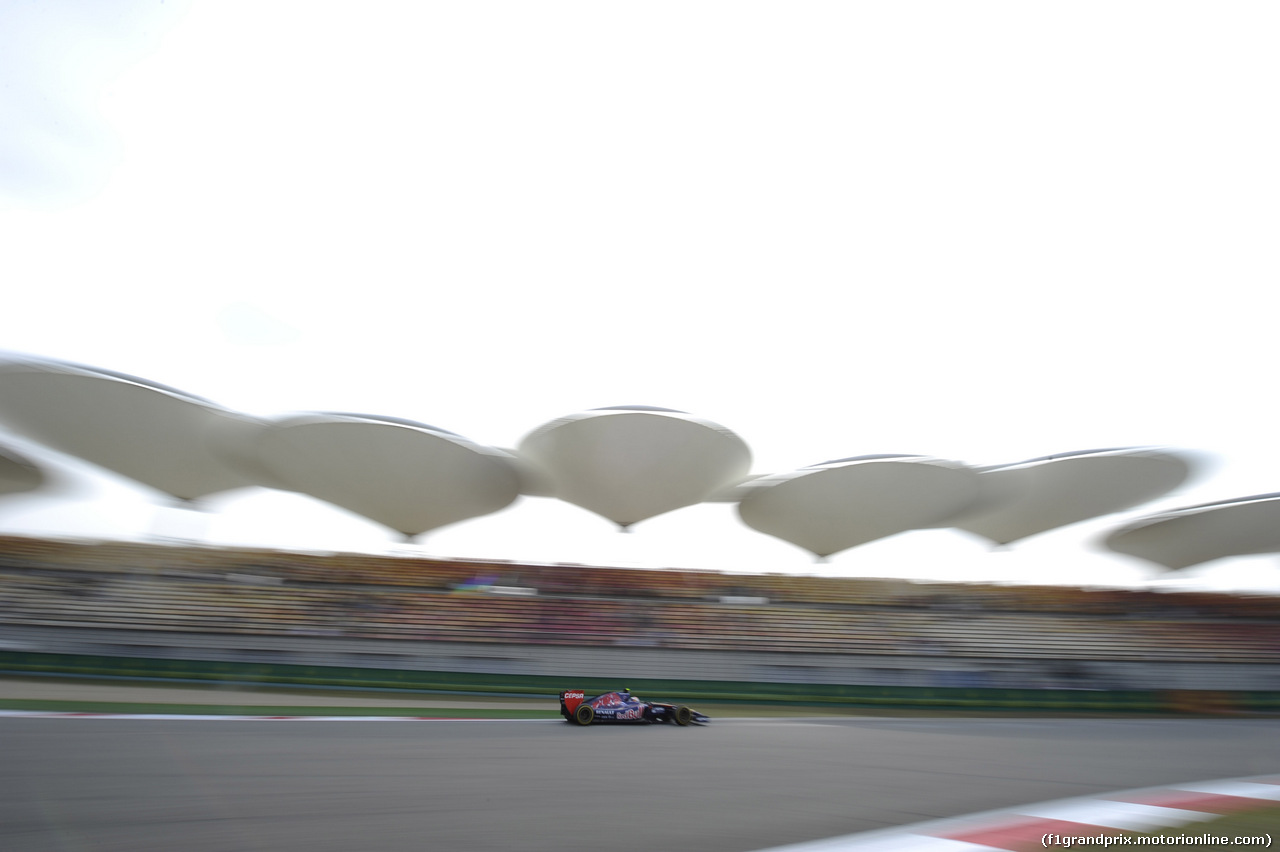 GP CINA, 18.04.2014- Prove Libere 2, Daniil Kvyat (RUS) Scuderia Toro Rosso STR9