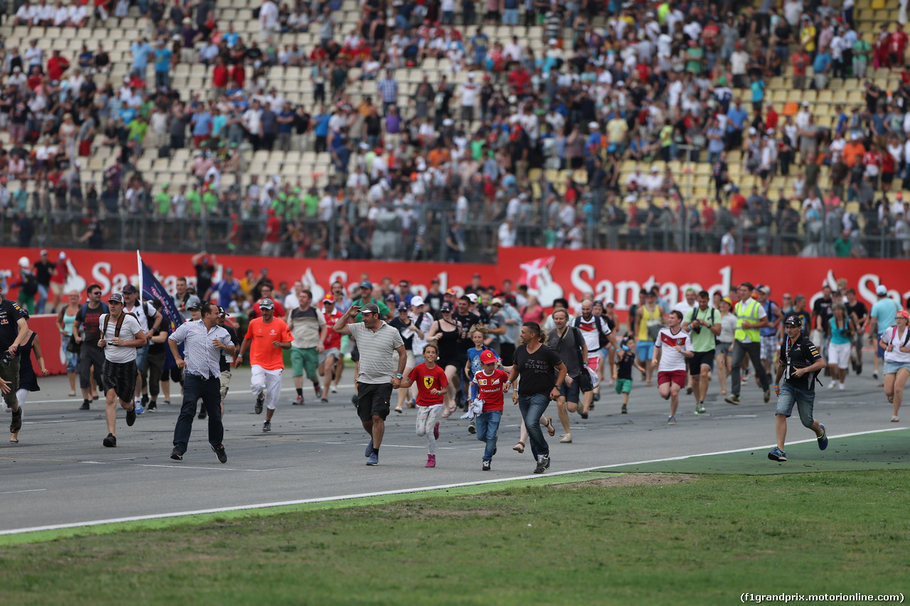 GP GERMANIA, 20.07.2014- Fans after the race invades the track