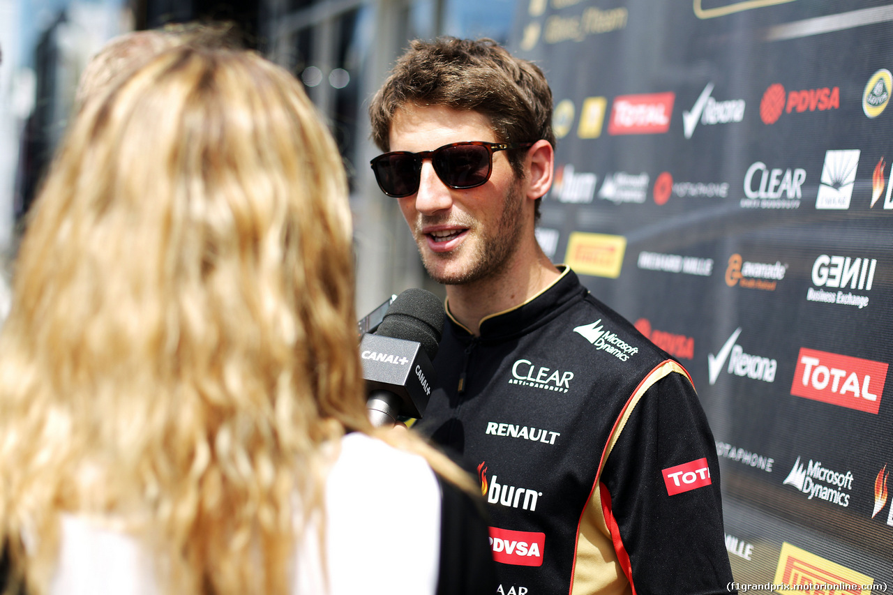 GP GERMANIA, Romain Grosjean (FRA) Lotus F1 Team with the media.
17.07.2014. Formula 1 World Championship, Rd 10, German Grand Prix, Hockenheim, Germany, Preparation Day.