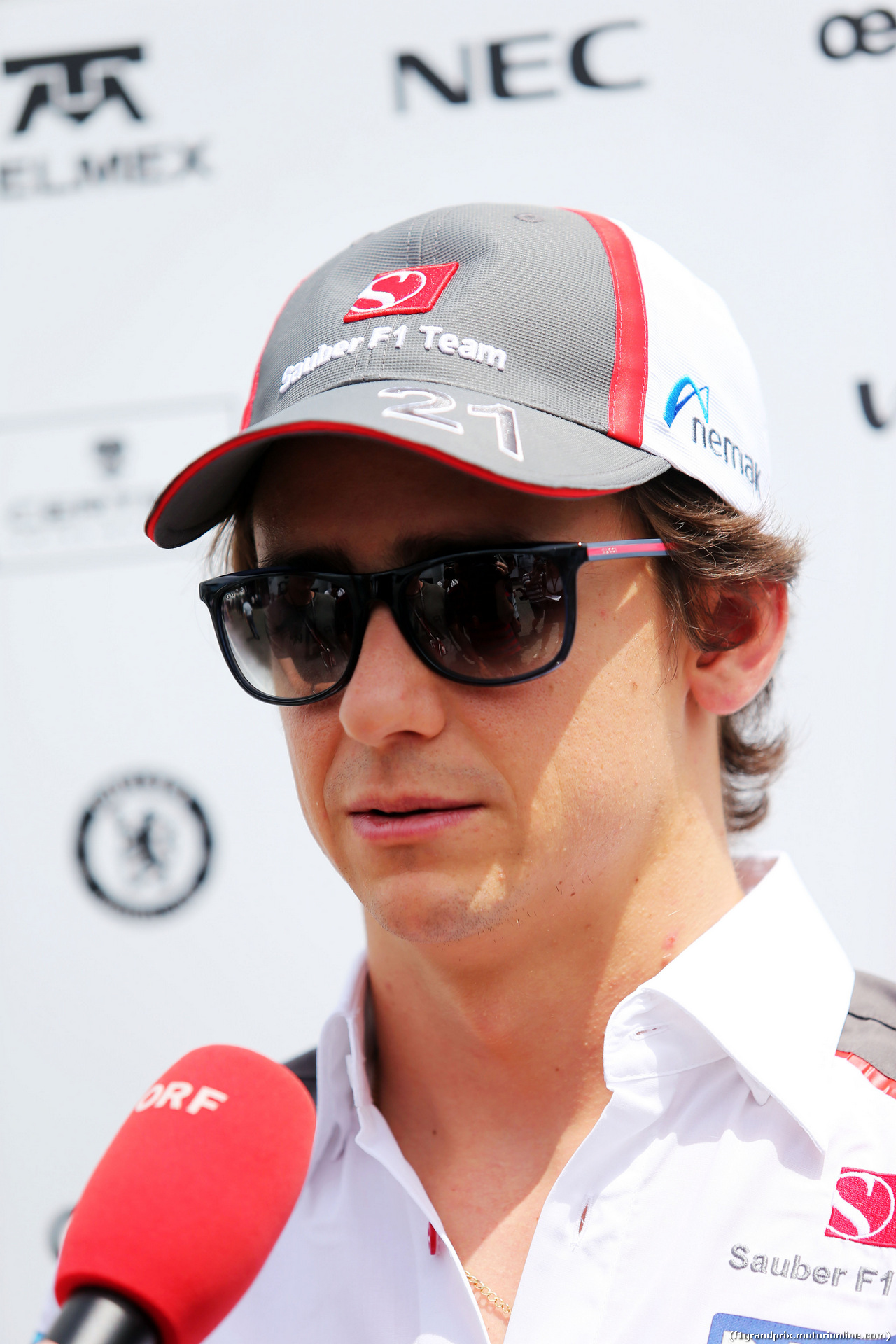 GP GERMANIA, Esteban Gutierrez (MEX) Sauber with the media.
17.07.2014. Formula 1 World Championship, Rd 10, German Grand Prix, Hockenheim, Germany, Preparation Day.