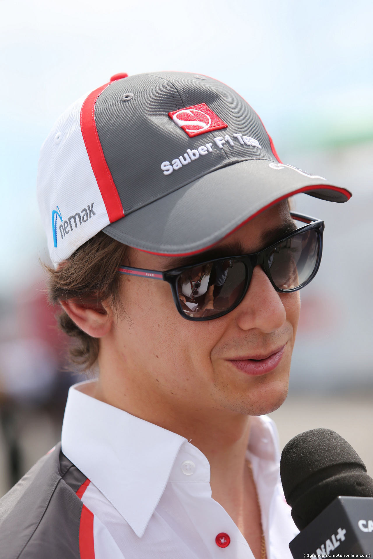 GP GERMANIA, Esteban Gutierrez (MEX) Sauber with the media.
17.07.2014. Formula 1 World Championship, Rd 10, German Grand Prix, Hockenheim, Germany, Preparation Day.