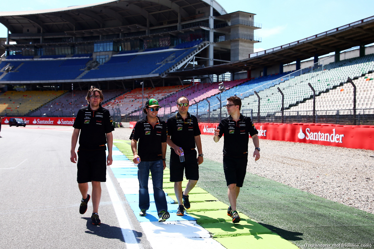 GP GERMANIA, Sergio Perez (MEX) Sahara Force India F1 walks the circuit.
17.07.2014. Formula 1 World Championship, Rd 10, German Grand Prix, Hockenheim, Germany, Preparation Day.