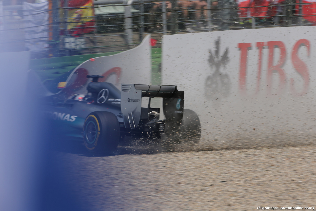 GP GERMANIA, 19.07.2014- Qualifiche, Lewis Hamilton (GBR) Mercedes AMG F1 W05 crash in the sachskurve