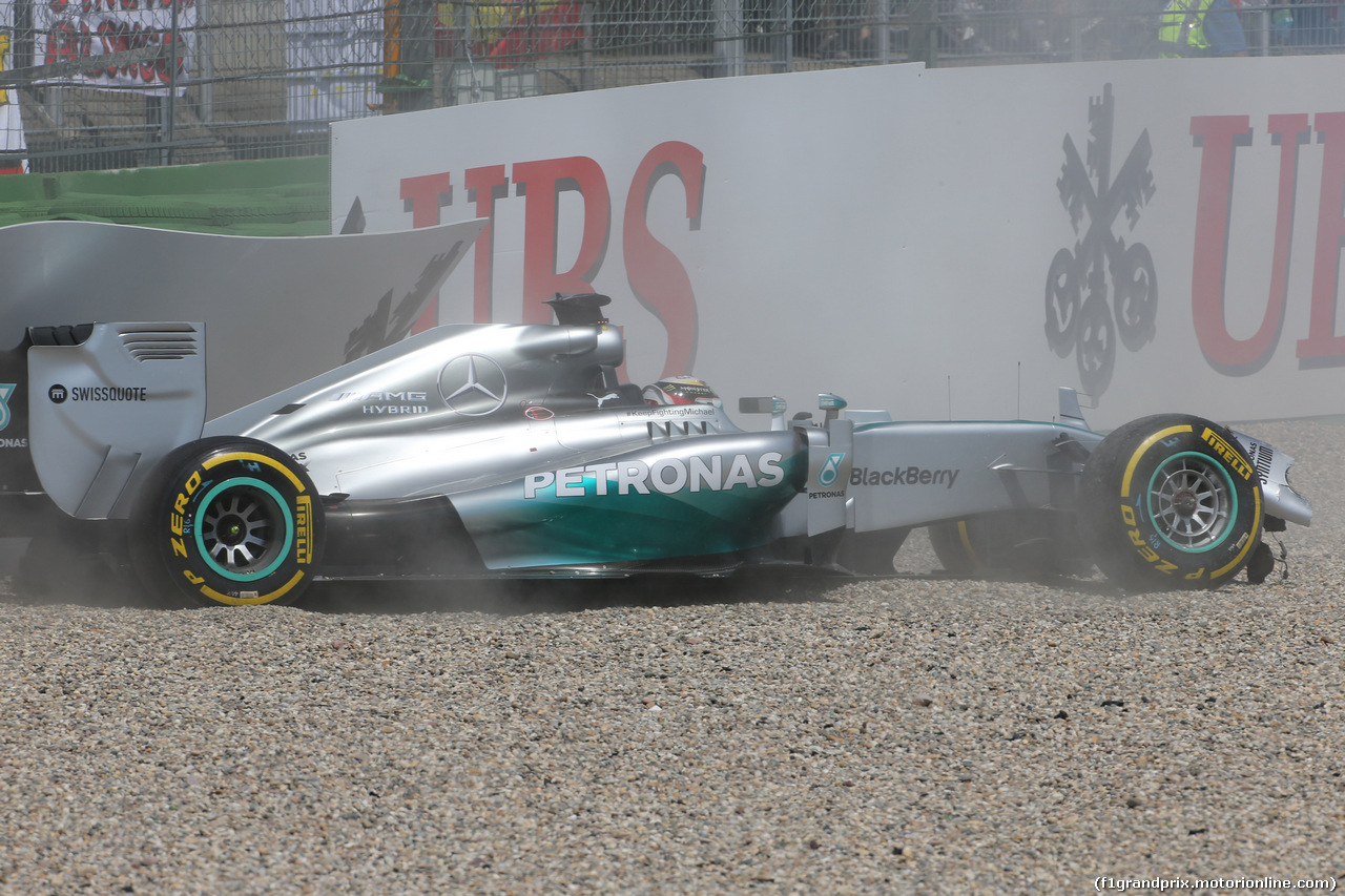 GP GERMANIA, 19.07.2014- Qualifiche, Lewis Hamilton (GBR) Mercedes AMG F1 W05 crash in the sachskurve